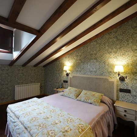 Hotel Rural Y Restaurante, Rinconcito De Gredos Cuevas Del Valle Екстериор снимка