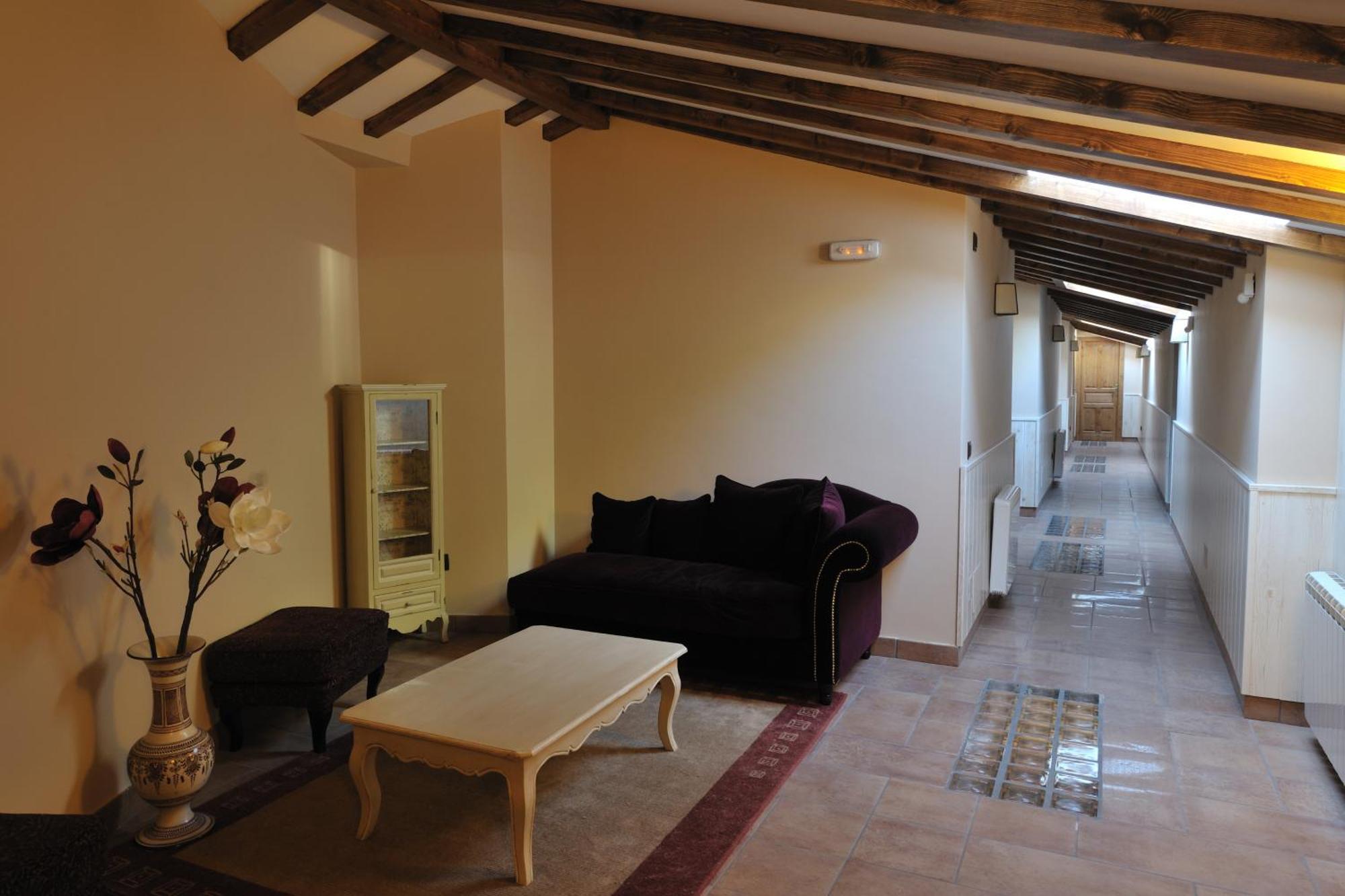 Hotel Rural Y Restaurante, Rinconcito De Gredos Cuevas Del Valle Екстериор снимка