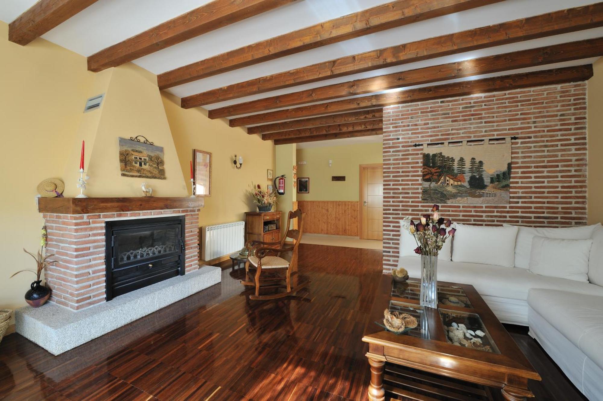 Hotel Rural Y Restaurante, Rinconcito De Gredos Cuevas Del Valle Екстериор снимка
