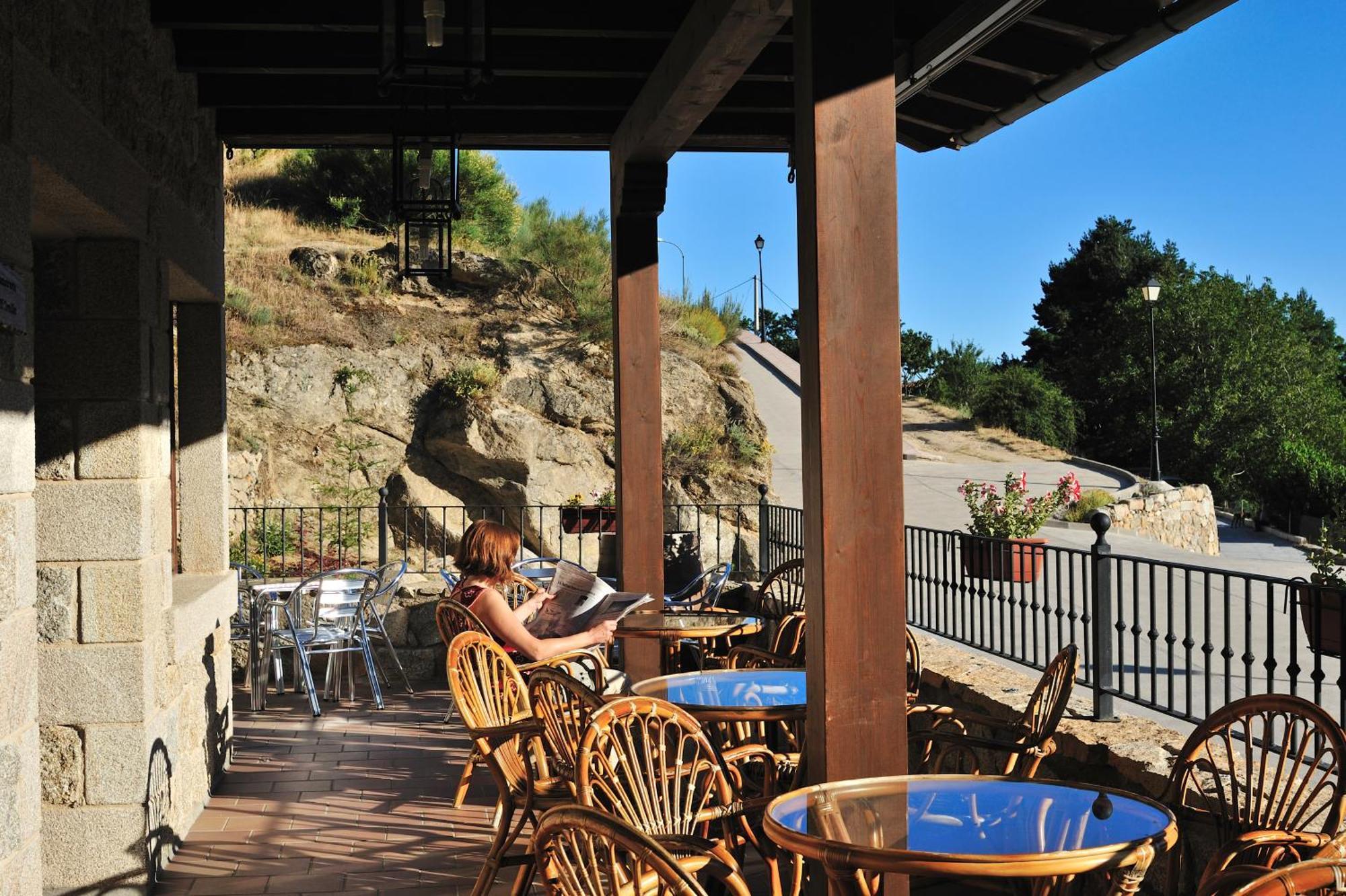 Hotel Rural Y Restaurante, Rinconcito De Gredos Cuevas Del Valle Екстериор снимка