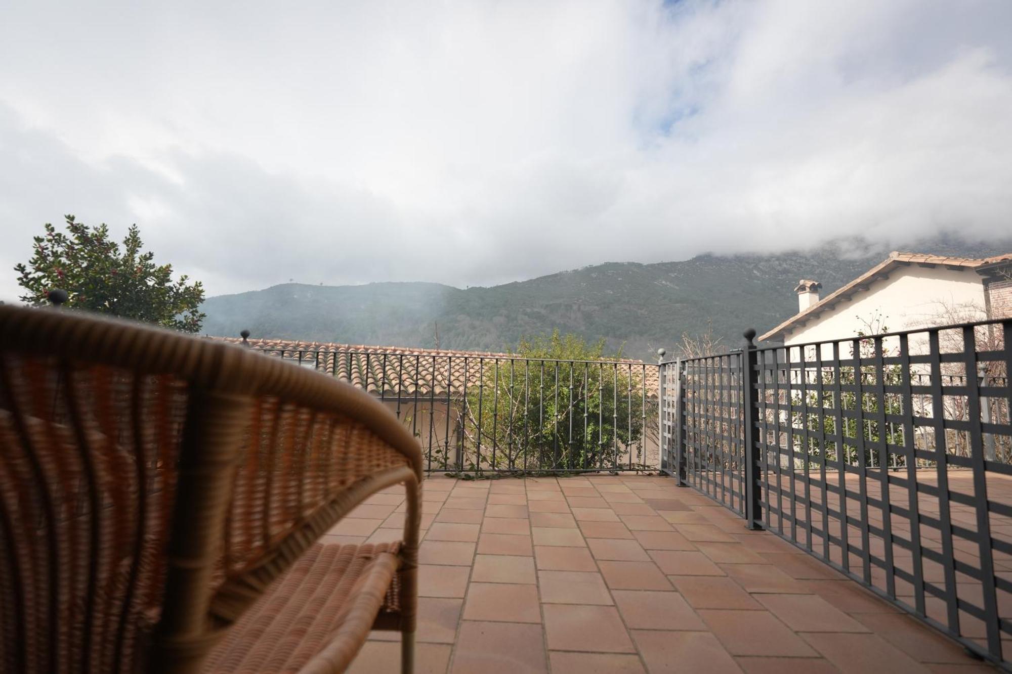 Hotel Rural Y Restaurante, Rinconcito De Gredos Cuevas Del Valle Екстериор снимка