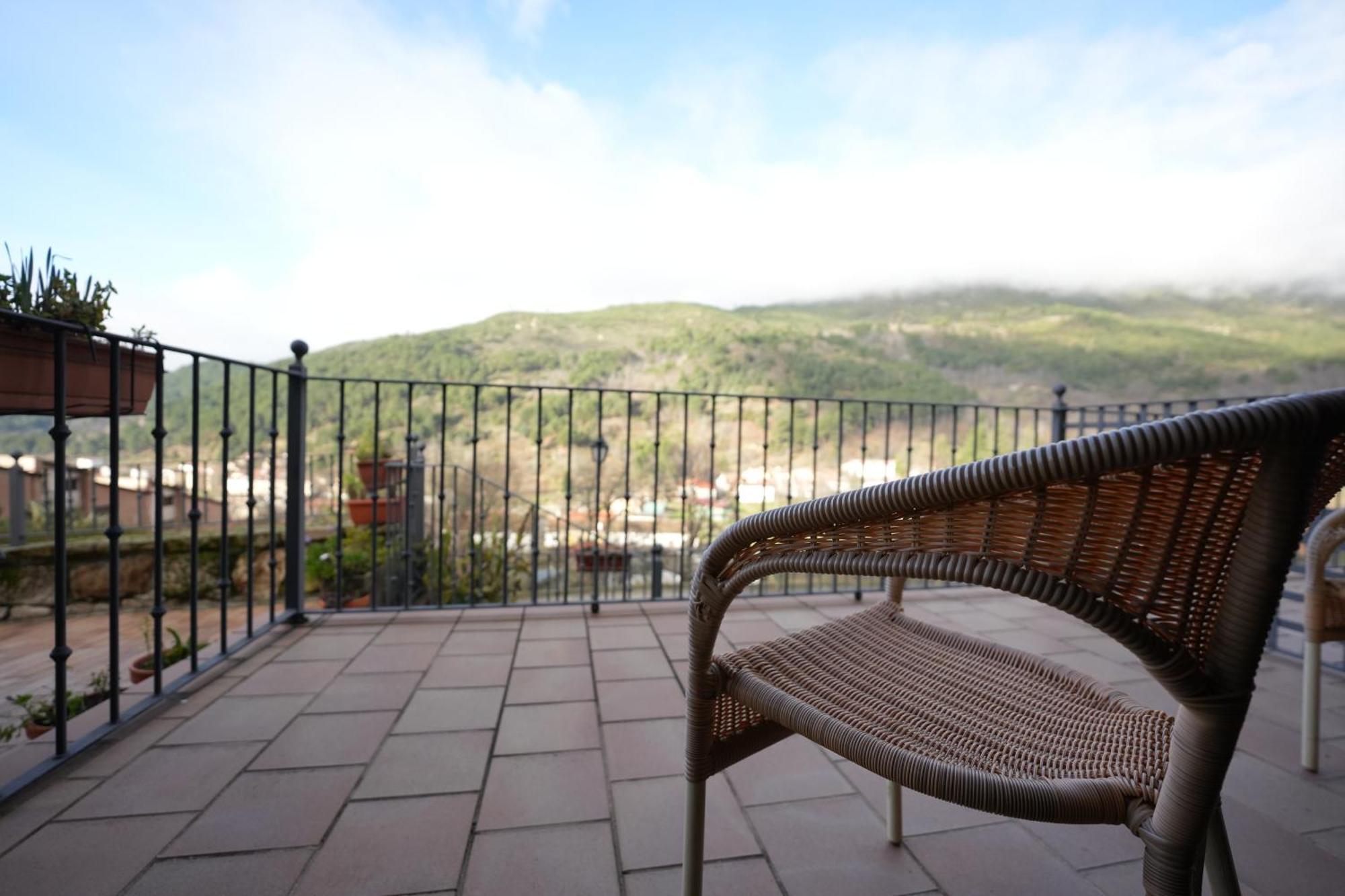 Hotel Rural Y Restaurante, Rinconcito De Gredos Cuevas Del Valle Екстериор снимка