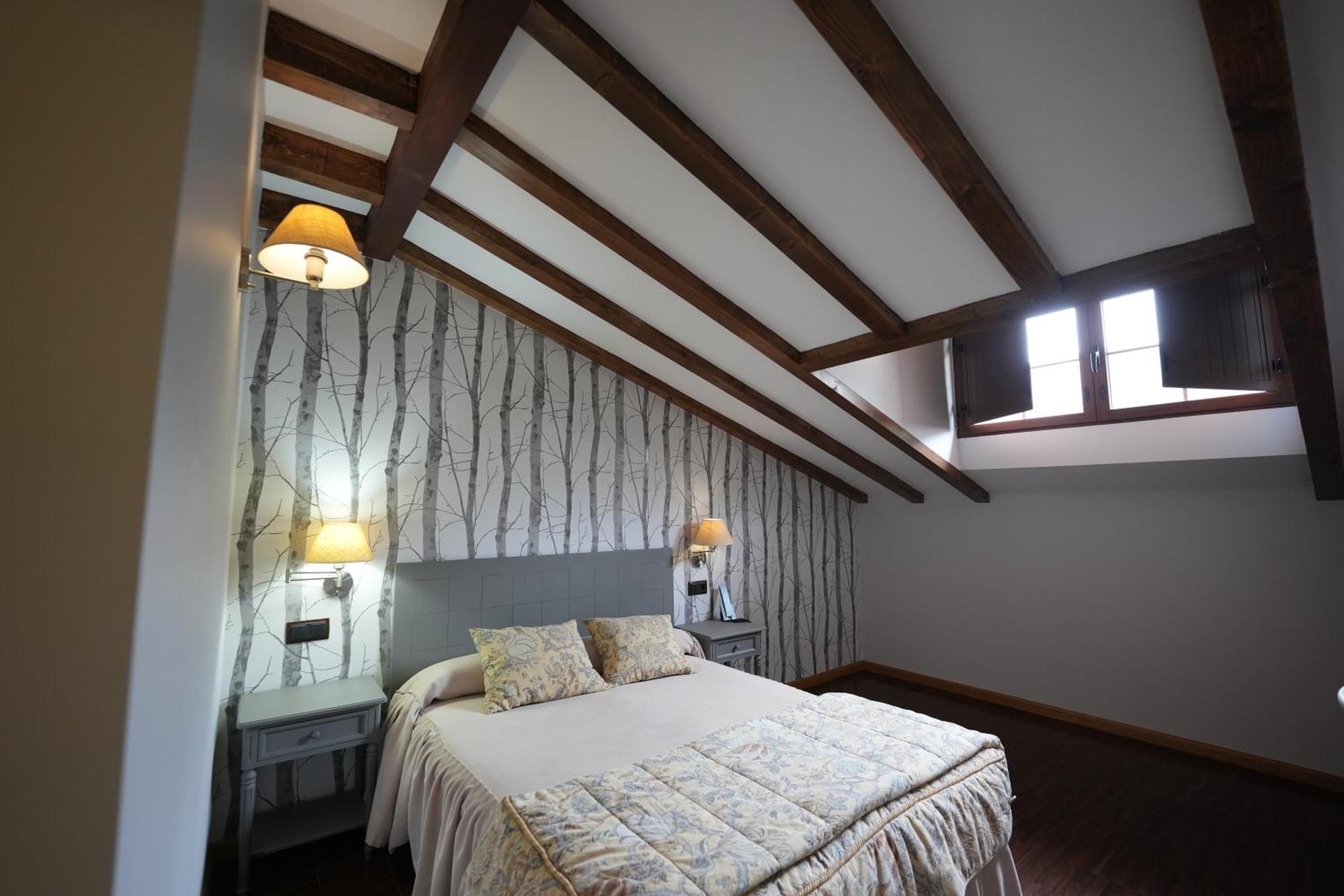 Hotel Rural Y Restaurante, Rinconcito De Gredos Cuevas Del Valle Екстериор снимка
