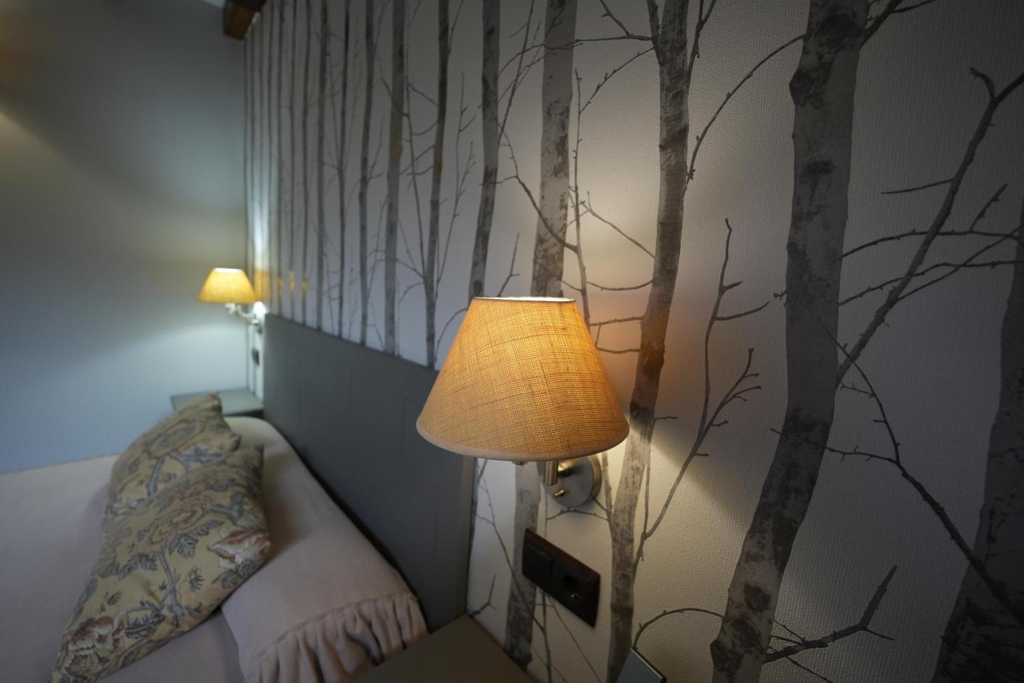 Hotel Rural Y Restaurante, Rinconcito De Gredos Cuevas Del Valle Екстериор снимка