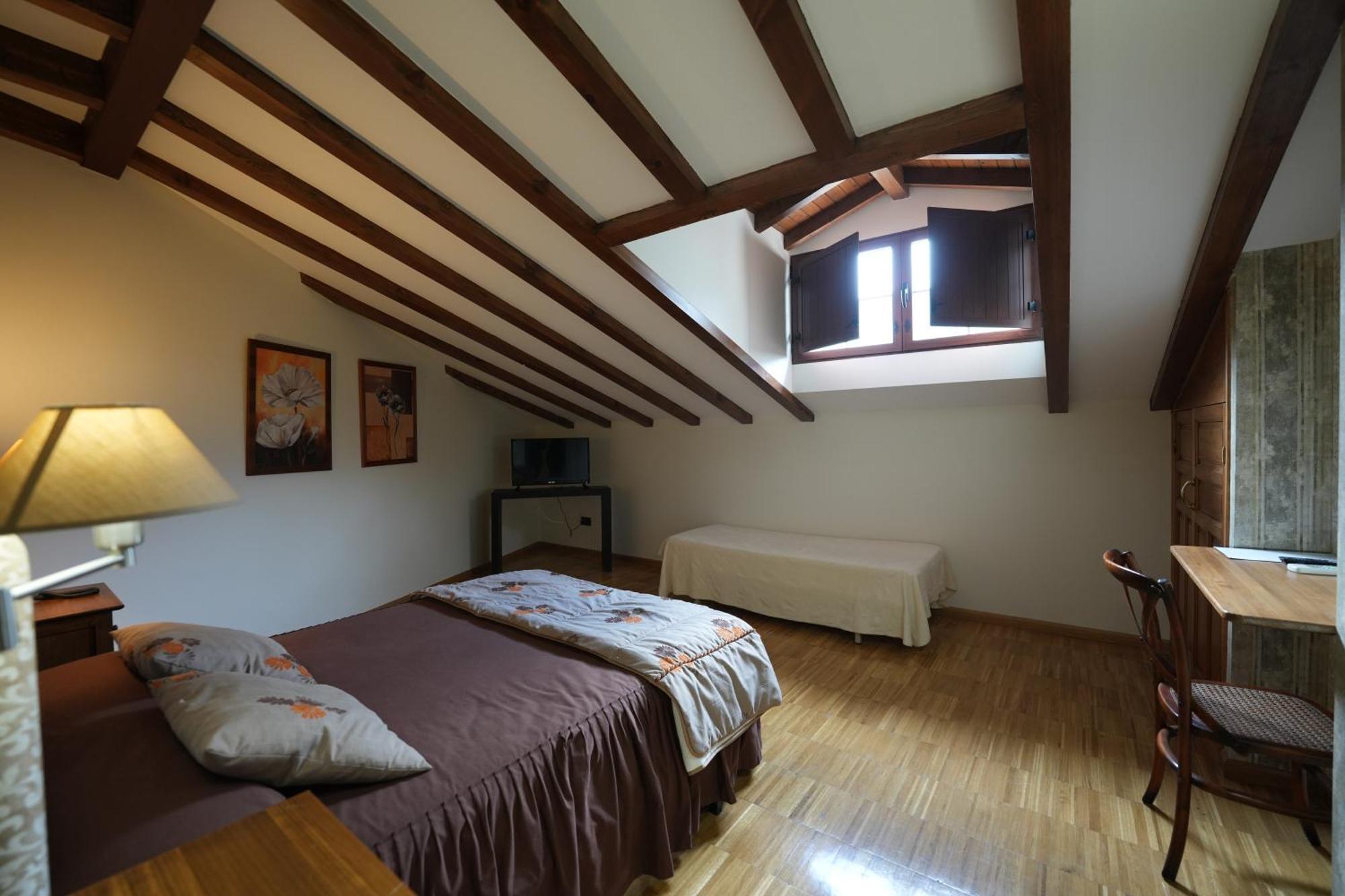 Hotel Rural Y Restaurante, Rinconcito De Gredos Cuevas Del Valle Екстериор снимка