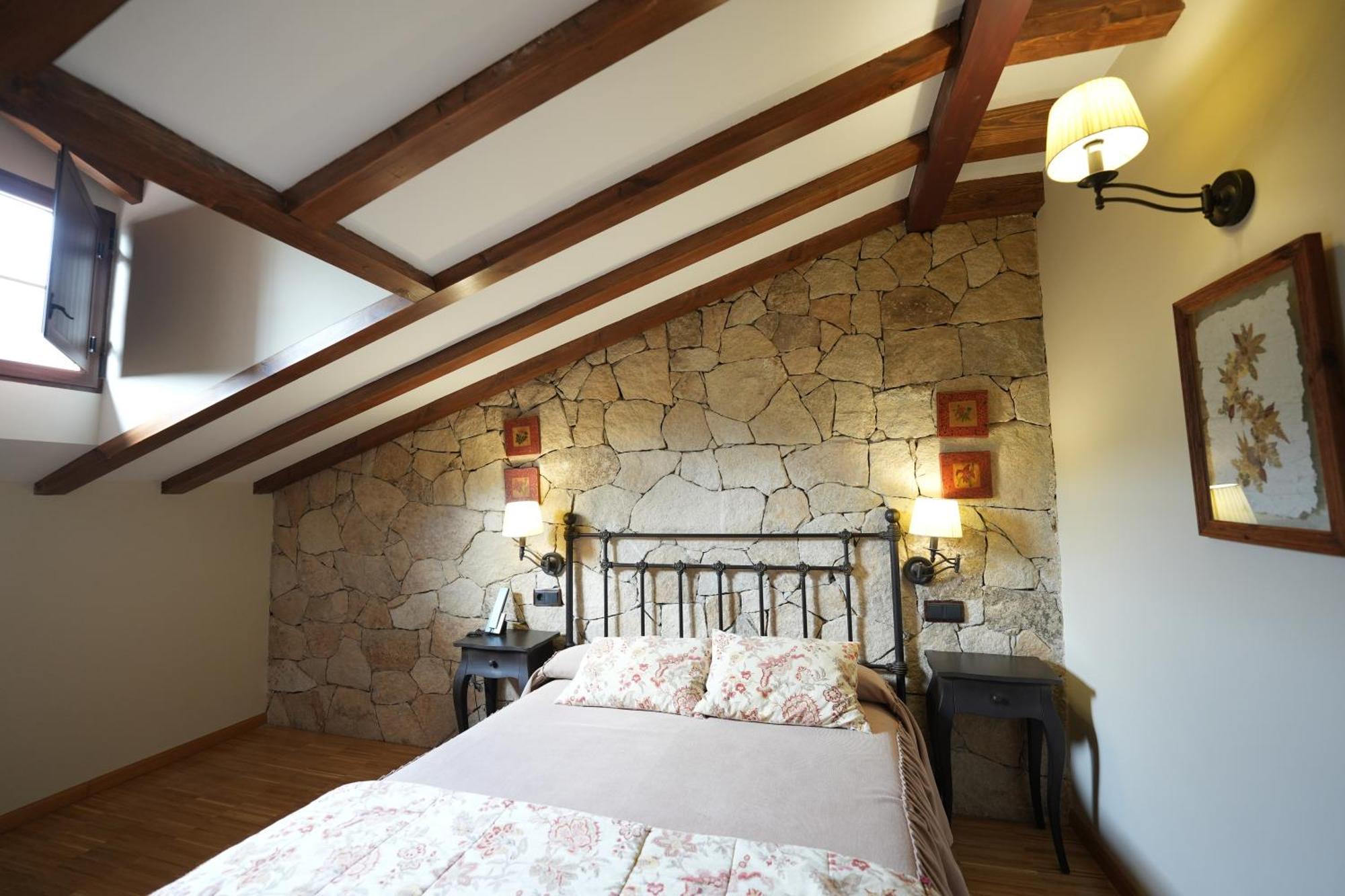 Hotel Rural Y Restaurante, Rinconcito De Gredos Cuevas Del Valle Екстериор снимка