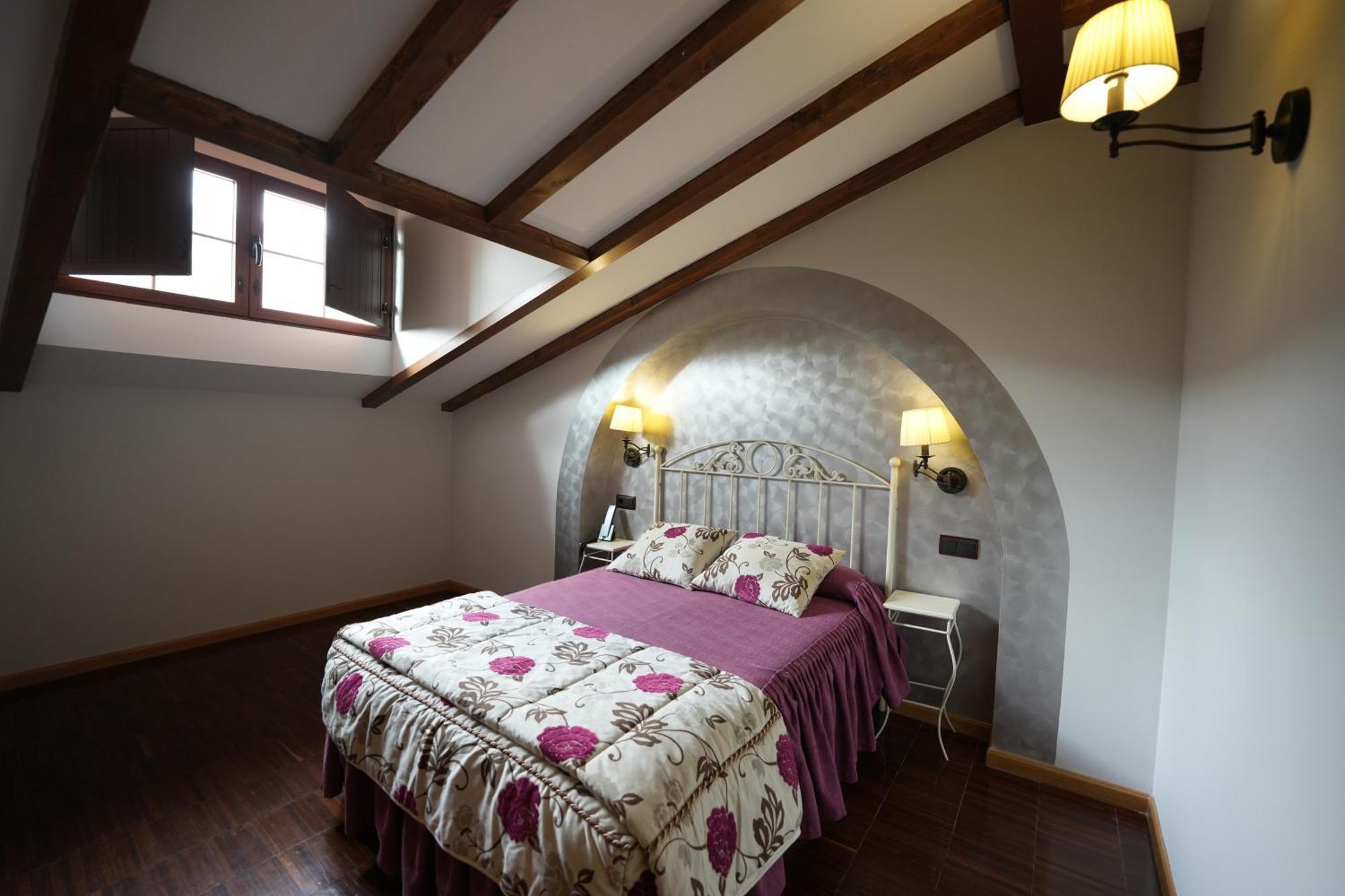 Hotel Rural Y Restaurante, Rinconcito De Gredos Cuevas Del Valle Екстериор снимка
