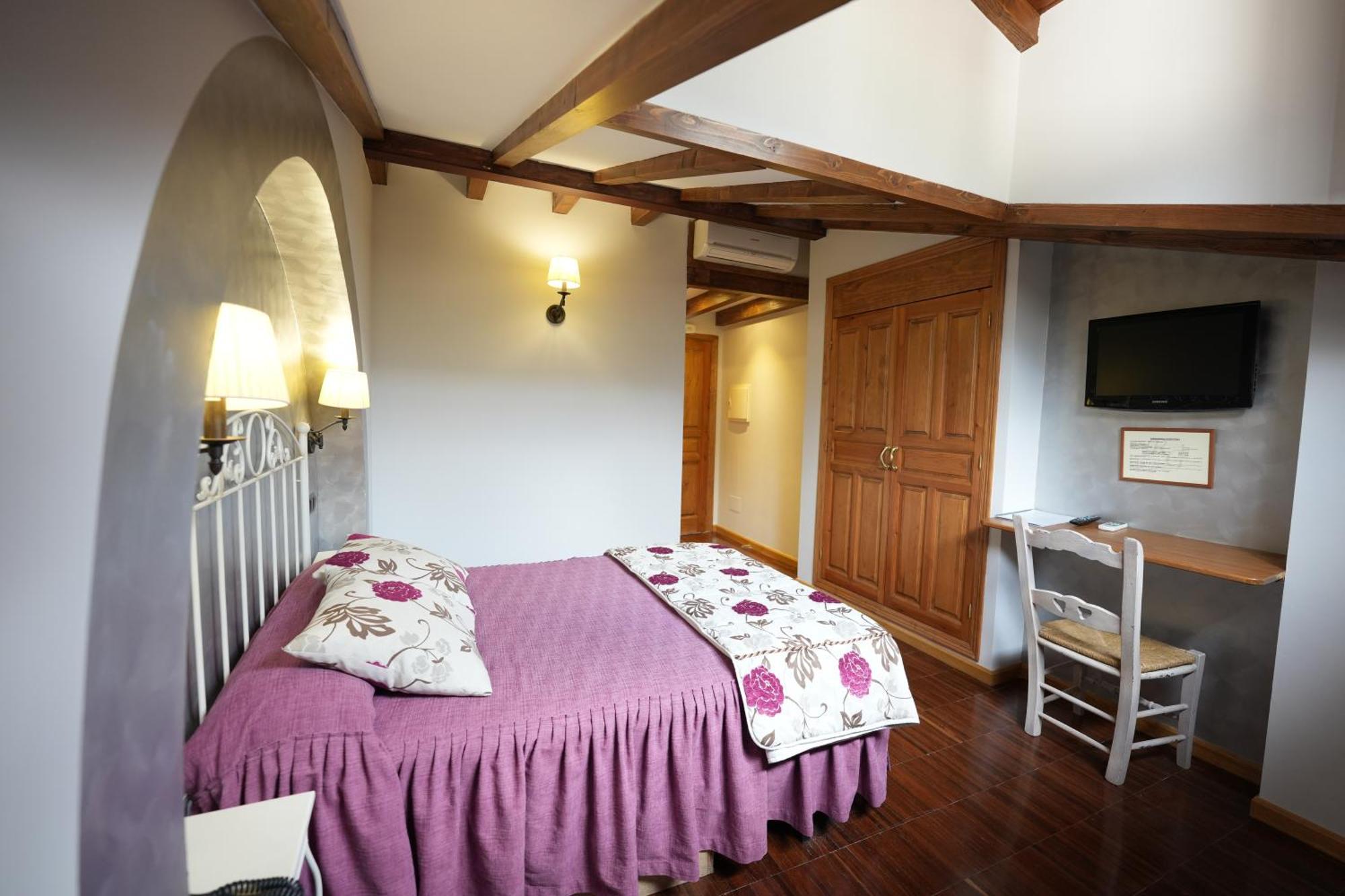 Hotel Rural Y Restaurante, Rinconcito De Gredos Cuevas Del Valle Екстериор снимка
