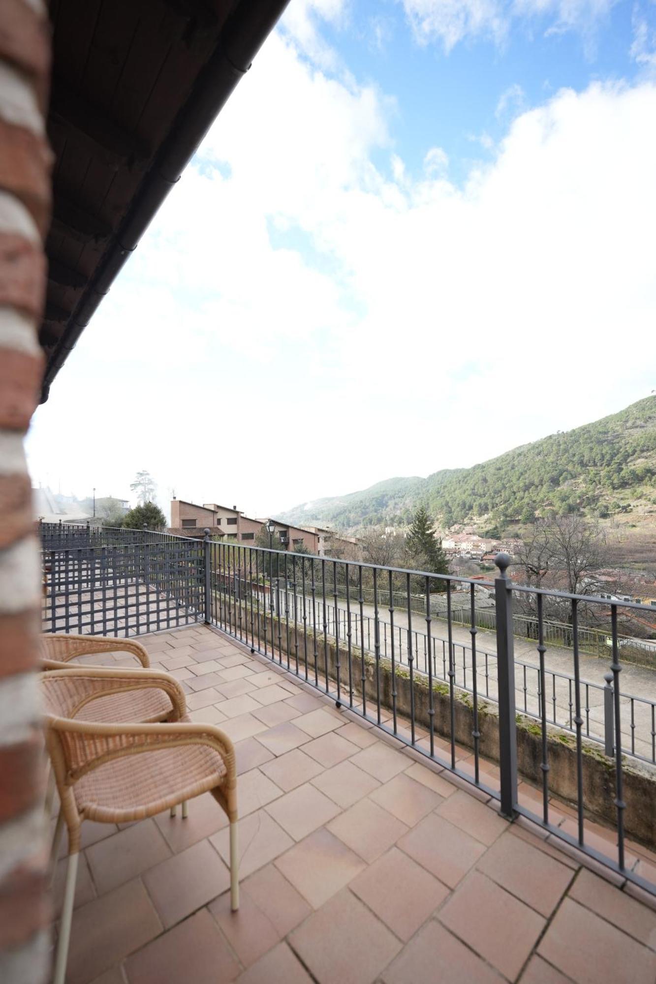 Hotel Rural Y Restaurante, Rinconcito De Gredos Cuevas Del Valle Екстериор снимка