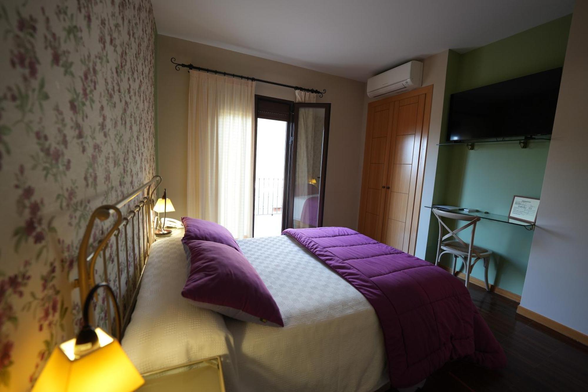Hotel Rural Y Restaurante, Rinconcito De Gredos Cuevas Del Valle Екстериор снимка
