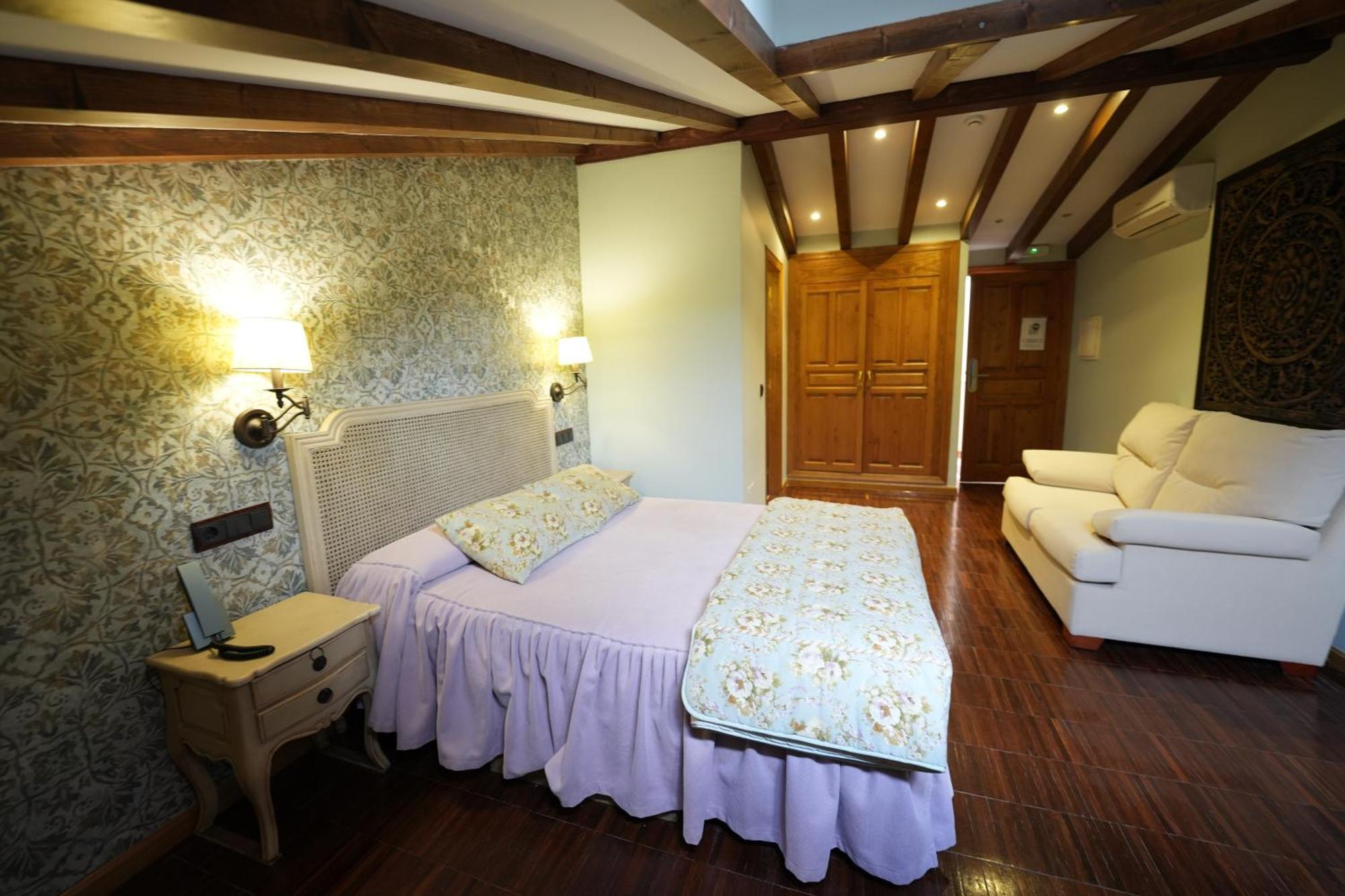 Hotel Rural Y Restaurante, Rinconcito De Gredos Cuevas Del Valle Екстериор снимка