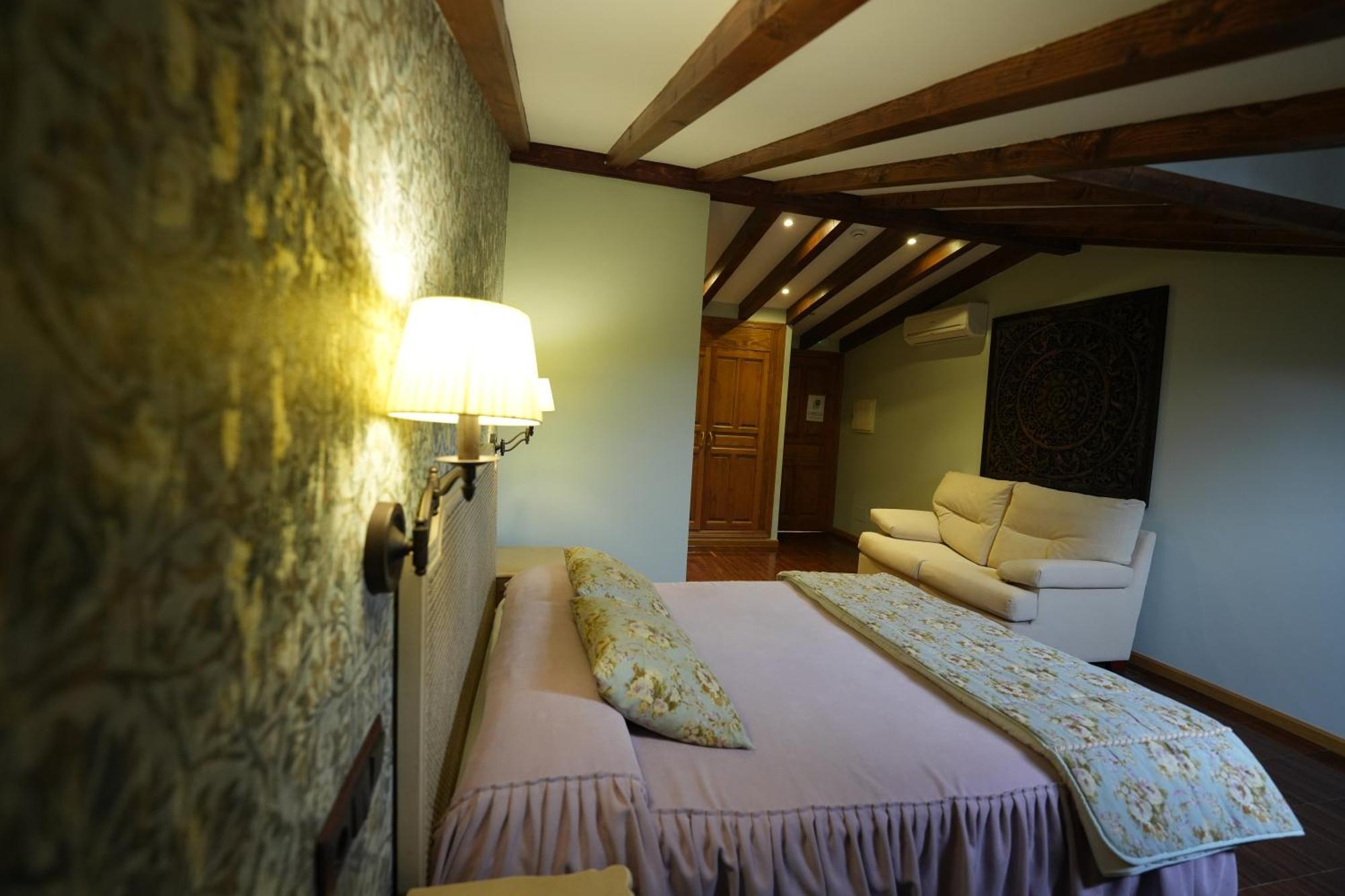 Hotel Rural Y Restaurante, Rinconcito De Gredos Cuevas Del Valle Екстериор снимка